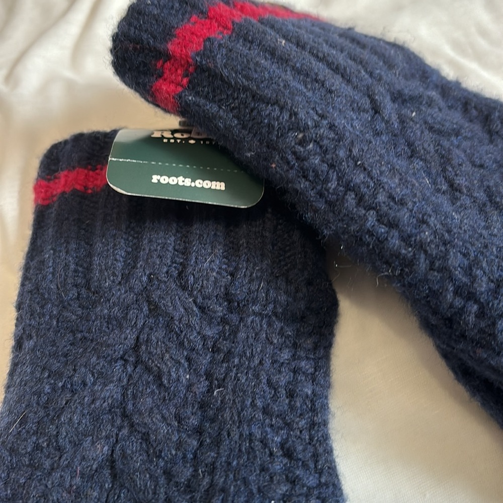 Women’s Roots mittens - Picture 2 of 5